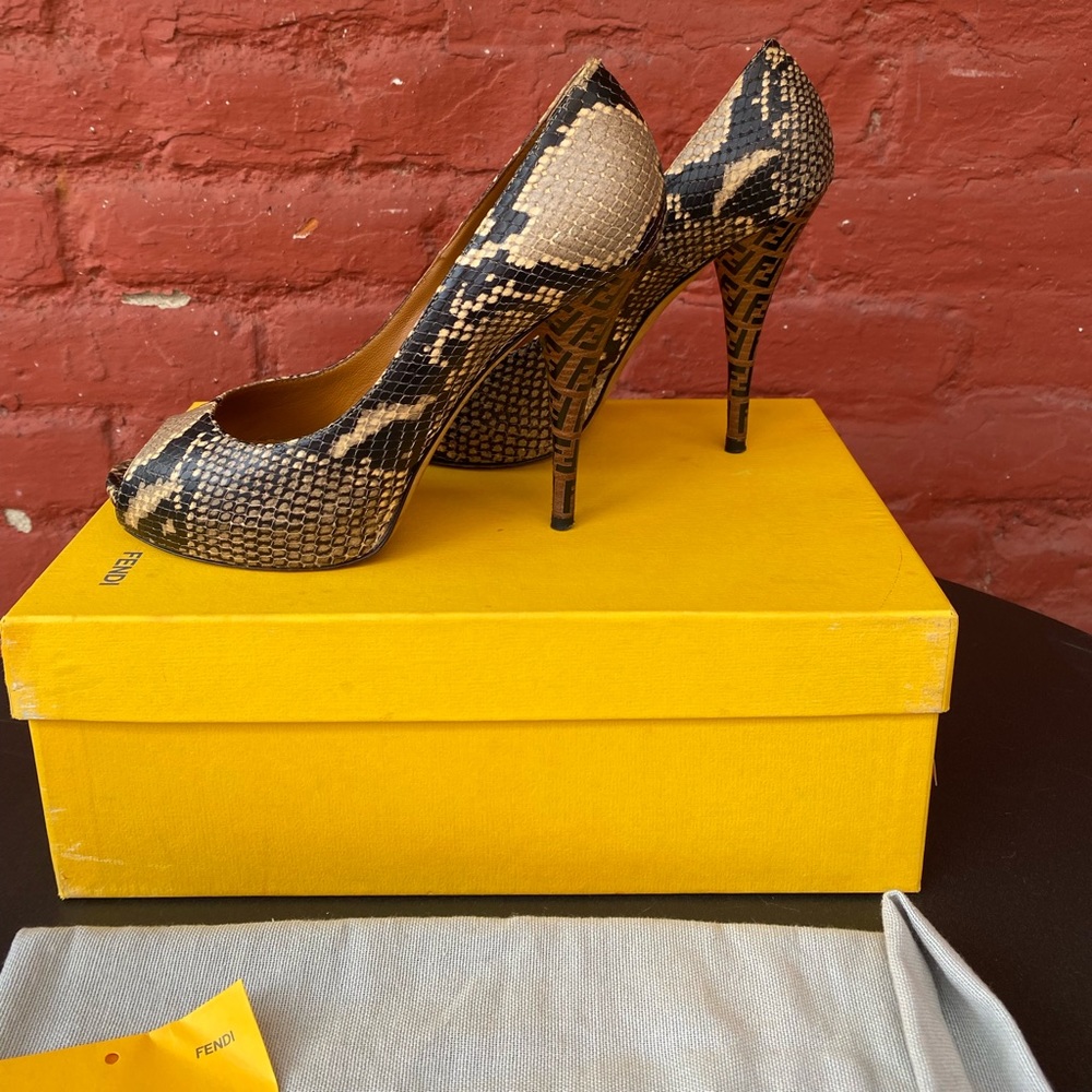 Fendi Snakeskin Platform Peeptoe size 37